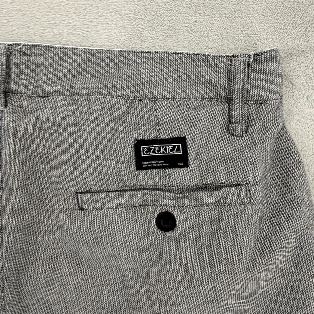 Ezekiel Mens Striped Chino Shorts Black White Pinstripe Flat Front‎ Size 34